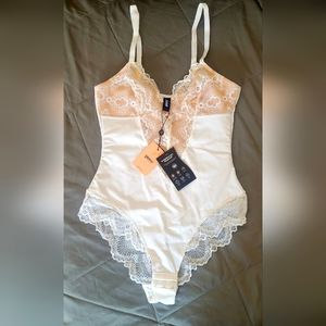 NWT S Pinsy Sculpting Lace Shapewear